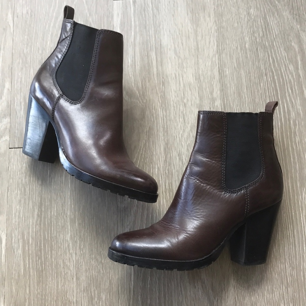 Frye Leather heeled Chelsea booties